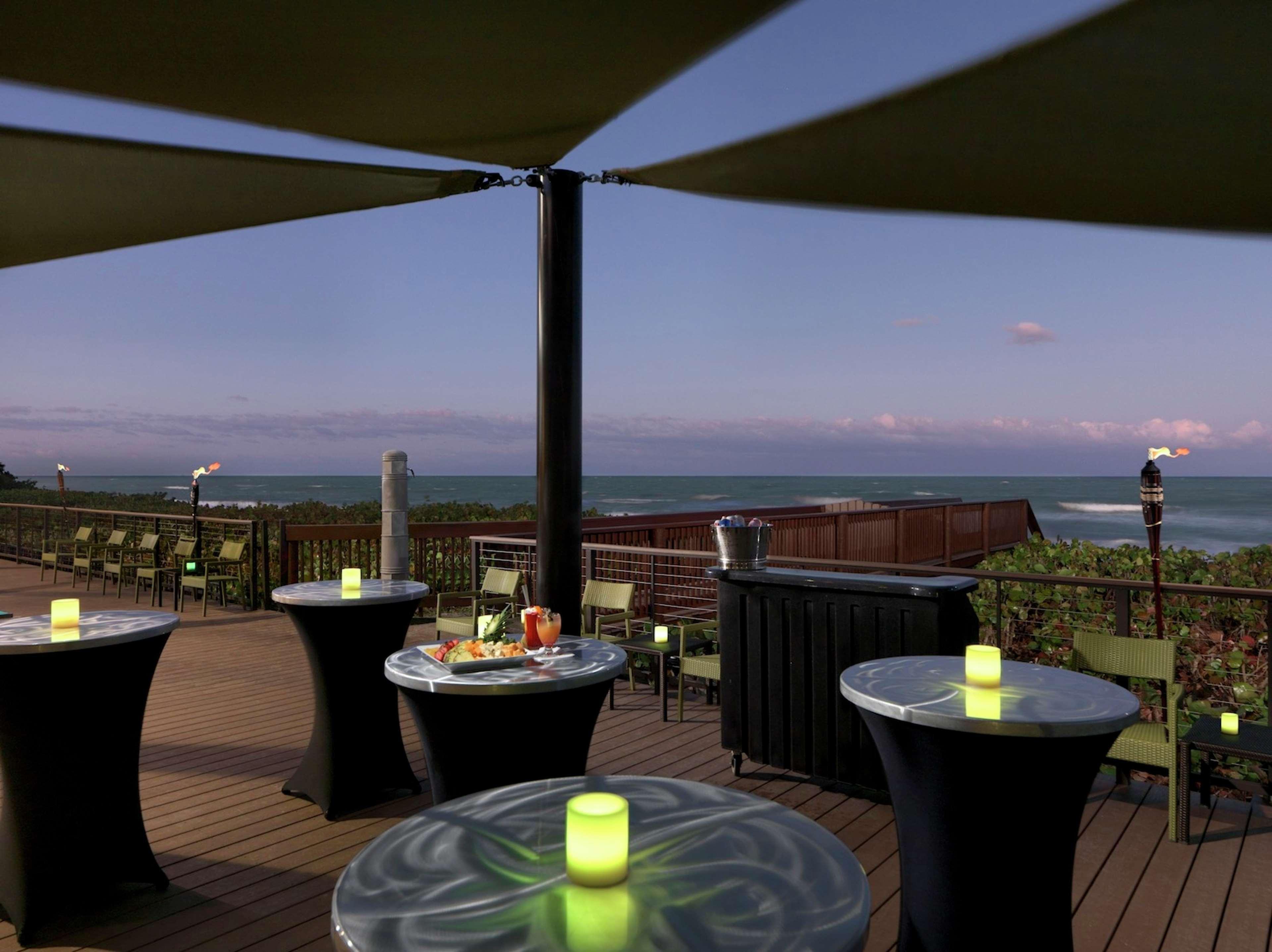 Doubletree Suites By Hilton Melbourne Beach Oceanfront Exterior foto